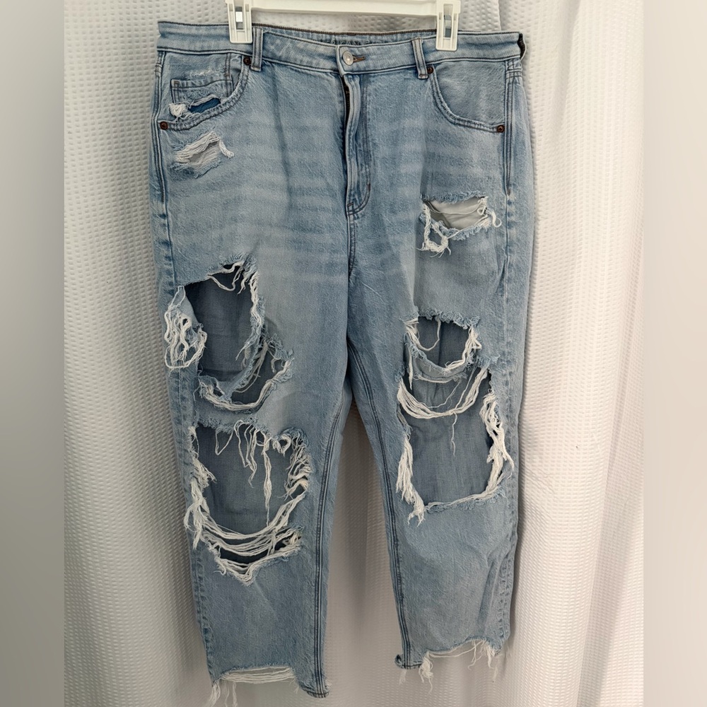 American Eagle Outfitters Light Blue Distressed Women's High Rise Jeans